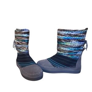 Toms Blue and Gray Striped Winter Boots